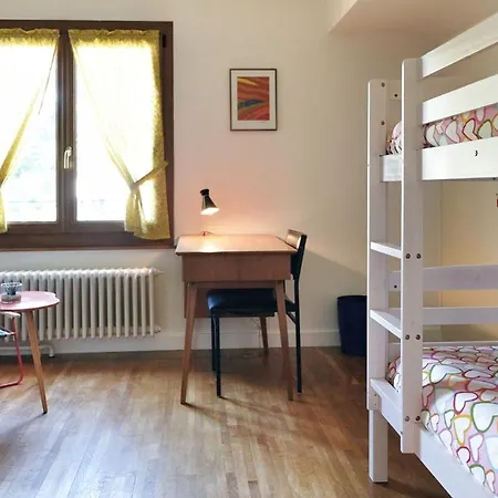 Lindo Lugar - Just A 7 Minute Walk From The Airport Nocleg ze śniadaniem Meyrin