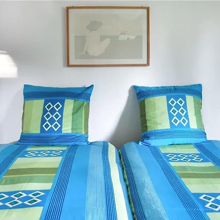 Lindo Lugar - Just A 7 Minute Walk From The Airport *