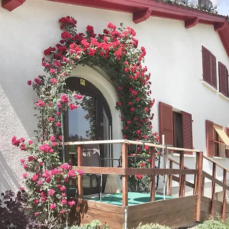 Lindo Lugar - Just A 7 Minute Walk From The Airport Nocleg ze śniadaniem *