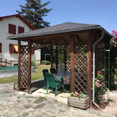 Lindo Lugar - Just A 7 Minute Walk From The Airport