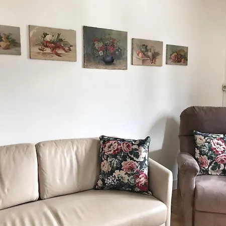 Bed & Breakfast Lindo Lugar - Just A 7 Minute Walk From The Airport