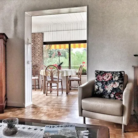 Bed & Breakfast Lindo Lugar - Just A 7 Minute Walk From The Airport