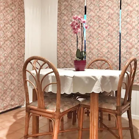 Lindo Lugar - Just A 7 Minute Walk From The Airport Bed & Breakfast Meyrin