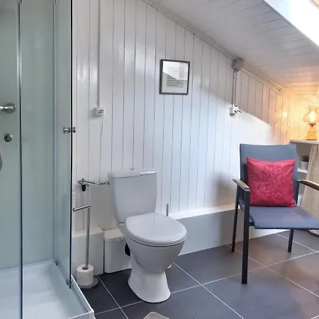 Lindo Lugar - Just A 7 Minute Walk From The Airport Bed & Breakfast Meyrin