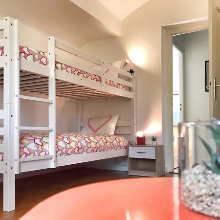 Bed & Breakfast Lindo Lugar - Just A 7 Minute Walk From The Airport