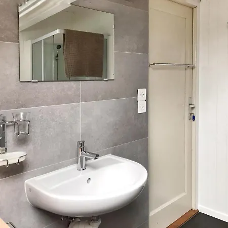 Lindo Lugar - Just A 7 Minute Walk From The Airport Bed & Breakfast Meyrin